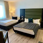 Ξενοδοχείο Boutique Goldene Henne 3*