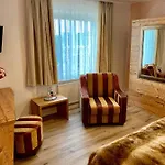 Ξενοδοχείο Boutique Goldene Henne 3*