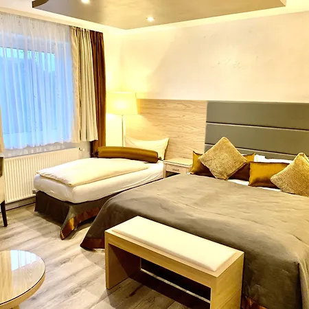 Hotel Boutique Goldene Henne Wolfsburgo