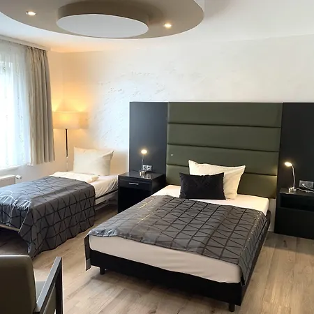 Boutique Goldene Henne Hotel 3*