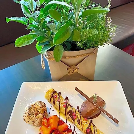 Hotel Boutique Goldene Henne 3*