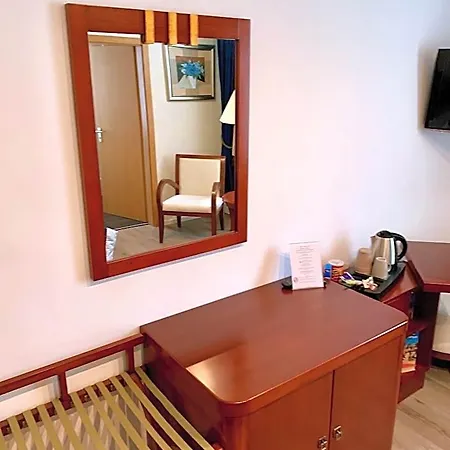 Hotel Boutique Goldene Henne 3*