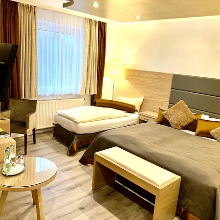Hotel Boutique Goldene Henne 3*