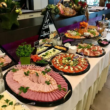Boutique Goldene Henne Szálloda 3*