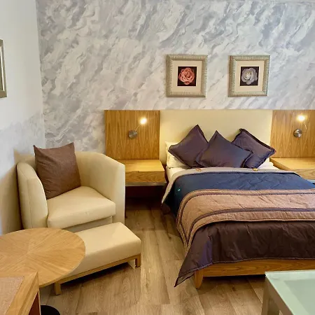 Hotel Boutique Goldene Henne Wolfsbourg