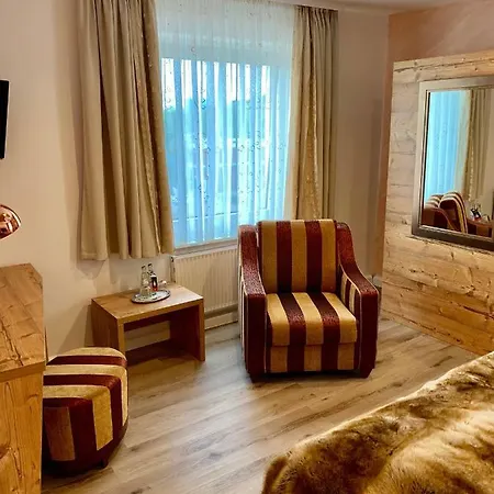 מלון Boutique Goldene Henne 3*