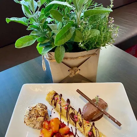 Hotel Boutique Goldene Henne 3*